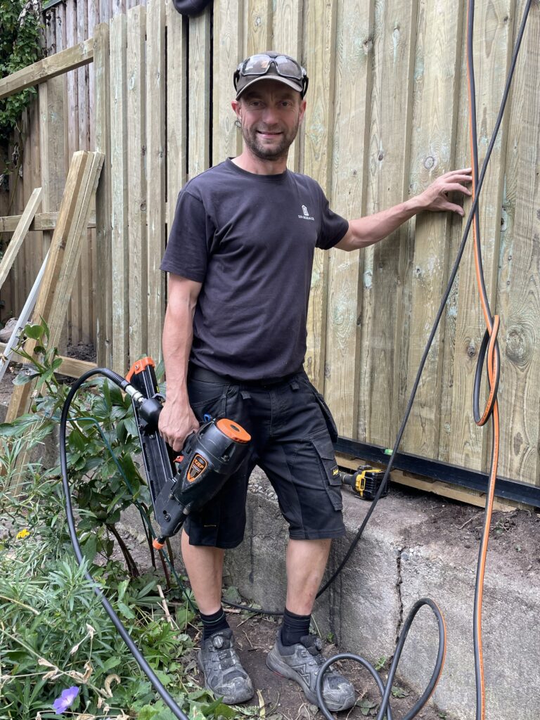 Troels Møller fra Din Skurmager i arbejde